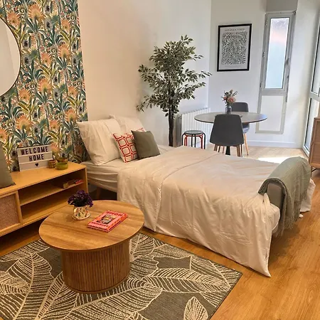 Apartment Botanic Escape With Balcony & Candle Bath Ritual - Pets Welcome *