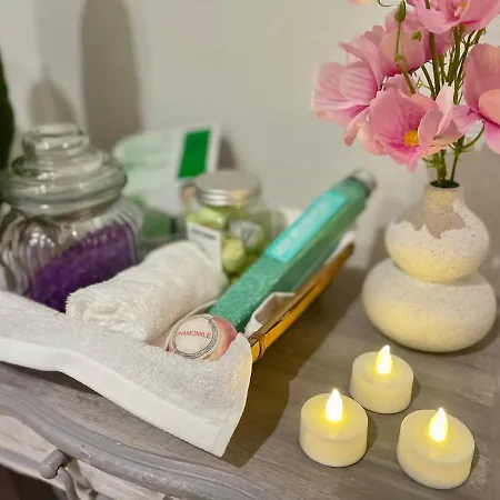 Stylish With Balcony - Very - Long And Pets Welcome Apartment