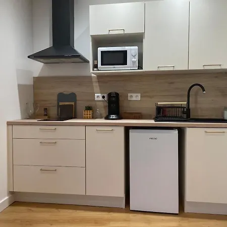 Daire Stylish With Balcony - Very - Long And Pets Welcome