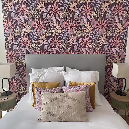 Stylish With Balcony - Very - Long And Pets Welcome *