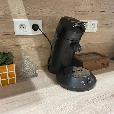 Stylish With Balcony - Very - Long And Pets Welcome *