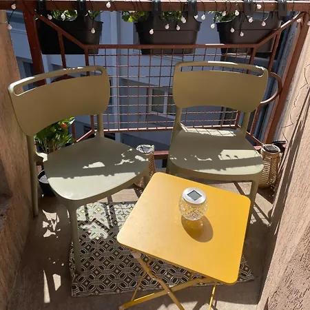 Stylish With Balcony - Very - Long And Pets Welcome