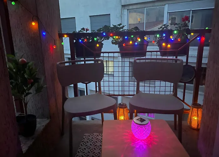 Stylish With Balcony - Very - Long And Pets Welcome *