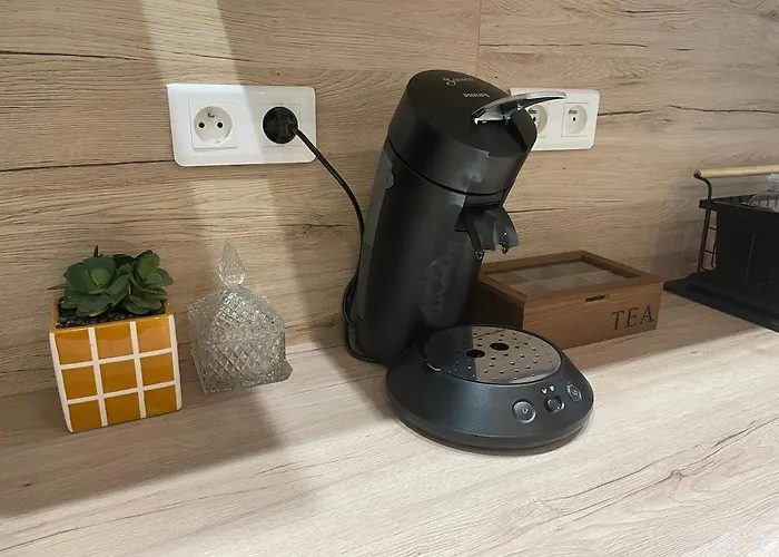 Stylish With Balcony - Very - Long And Pets Welcome *